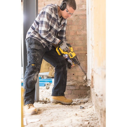 STANLEY® FATMAX® 18V PRÉMIUM AKKUMULÁTOROS KEFE NÉLKÜLI SDS+ FÚRÓKALAPÁCS 2 akkuval, töltővel (FMCD900M2S)