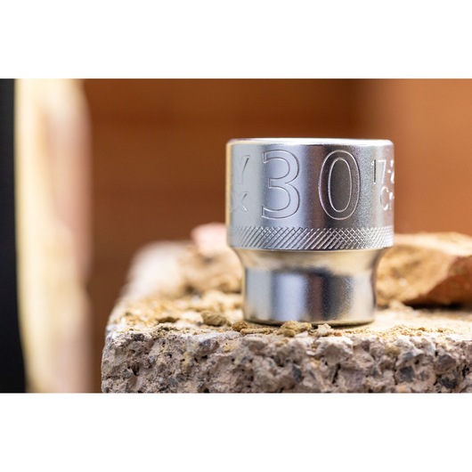STANLEY FMMT17220-0 socket, silver metal, close-up photo with engraved 30mm size, photography category.