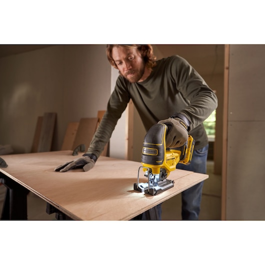 STANLEY SFMCS650B 18V STANLEY FATMAX V20 Brushless Jigsaw in use cutting wood, product close-up in workshop.